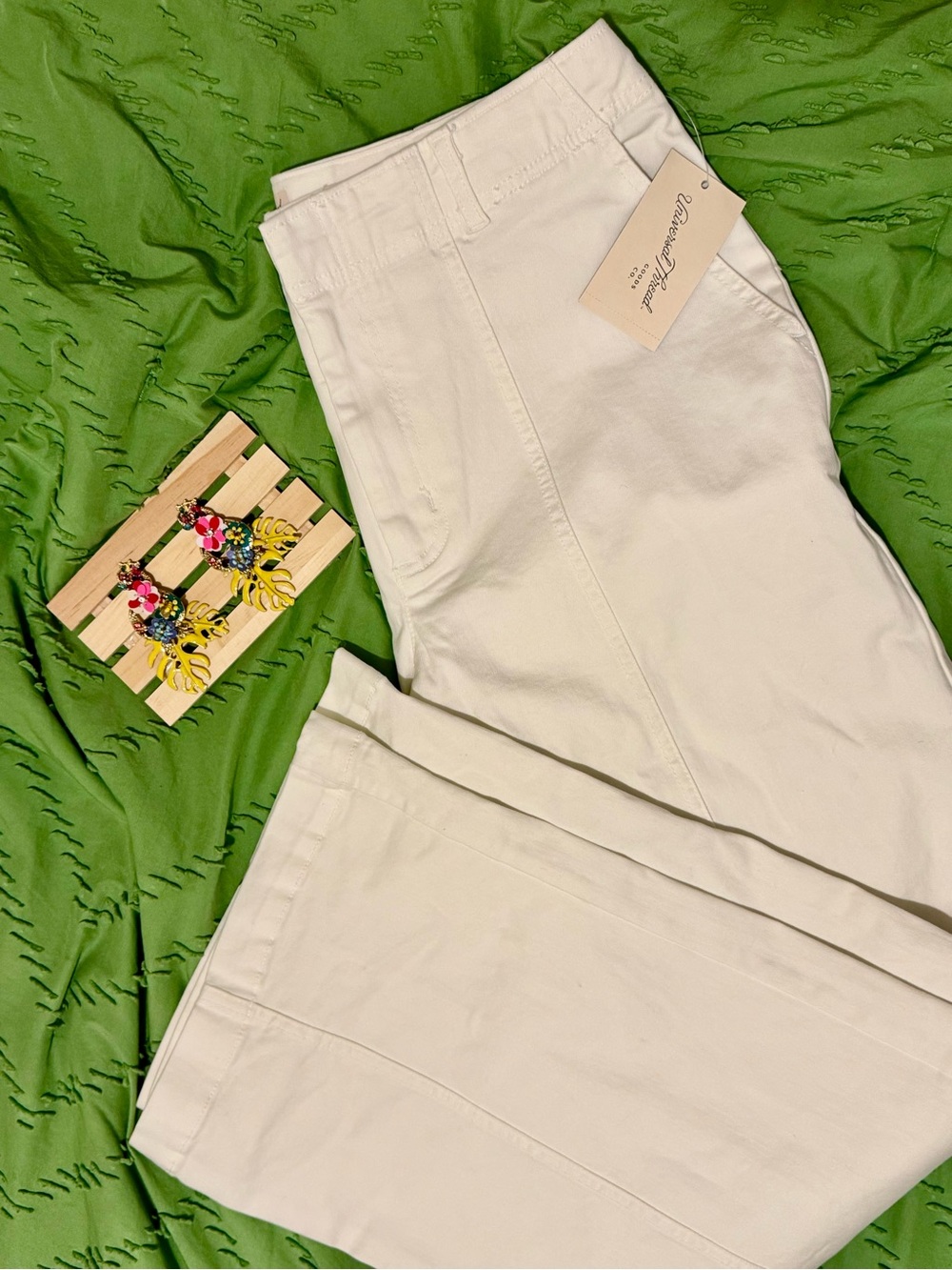 Universal Thread Cream Wide Leg Jeans